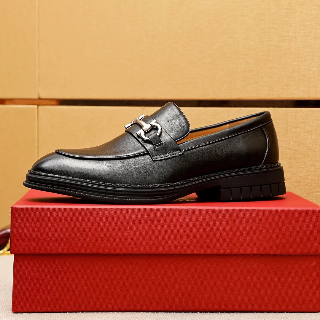Men's shoes 💰480 💐 Product trademark: Ferragamo "Ferragamo" casual leather shoes Regular size: 38-44 (45.46🉑️customized) Product materials: Selected imported calfskin upper + classic hardware buckle, imported water-dyed cowhide leather lining. Strong three-dimensional visual effect, rubber outsole Color: 1⃣️color optional